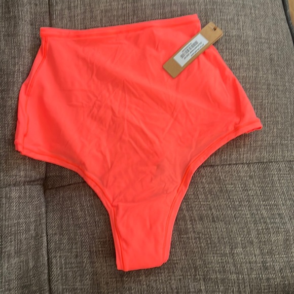 Skims Fit Everybody High-Waisted Thong - Picture 4 of 6